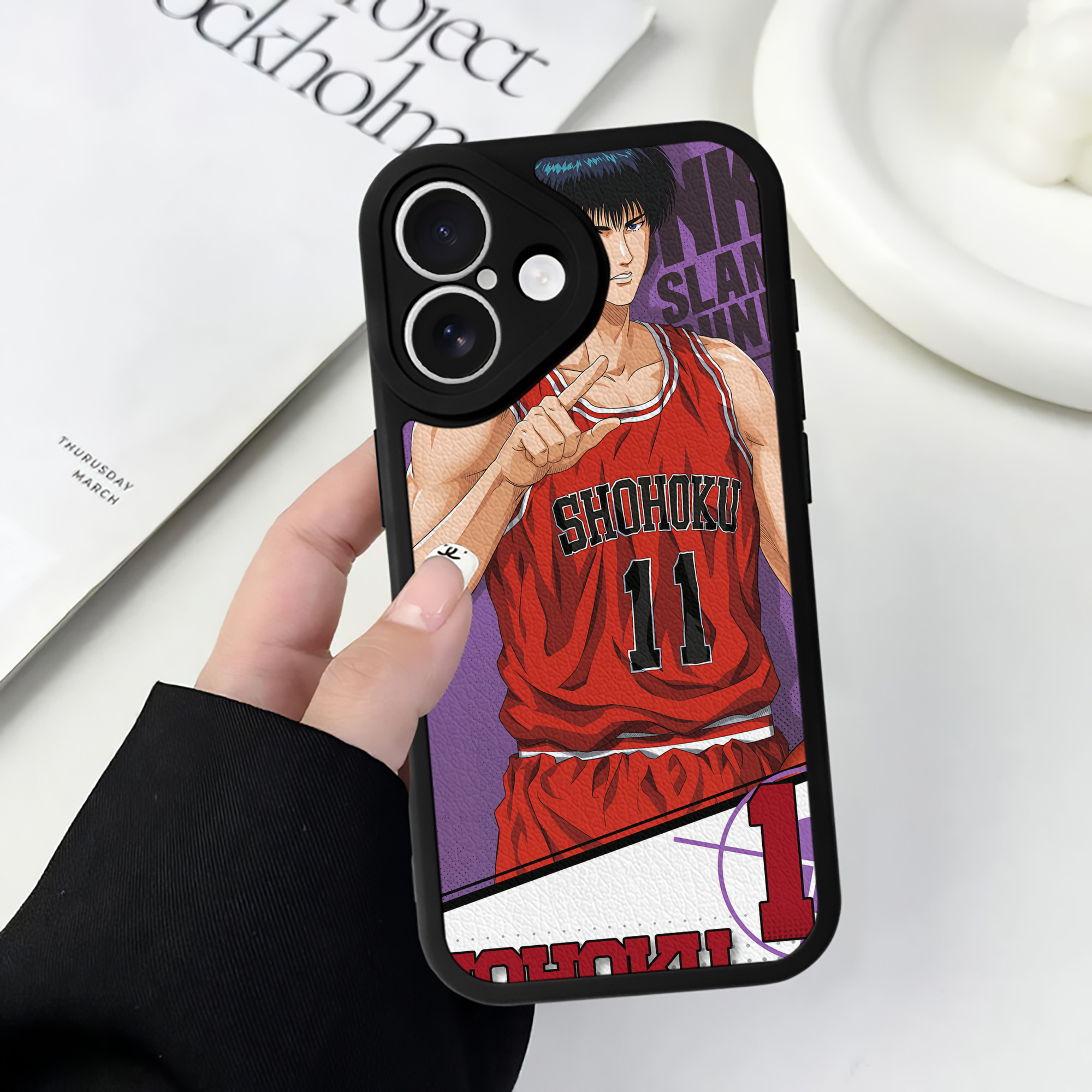 （画像用） SLAM DUNK／スラムダンク 【iPhone 16シリーズ対応】シリコンスマホケース（レザー調） 材質：シリコン